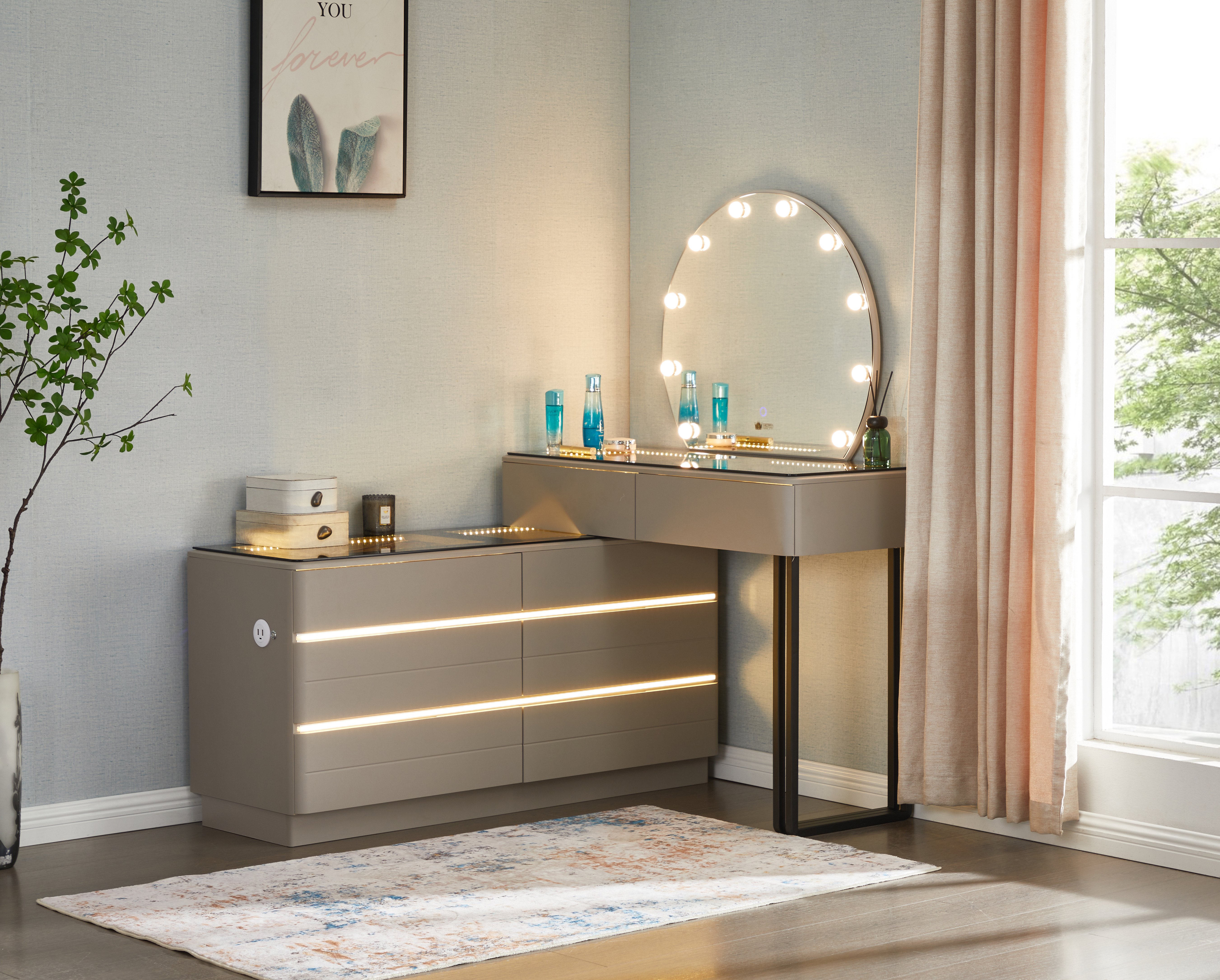 La Reina Vanity